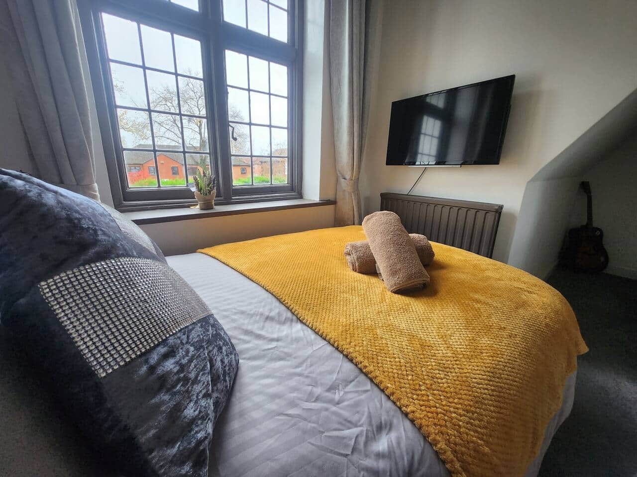 Private guest room at 239 Seymour Grove accommodation Manchester