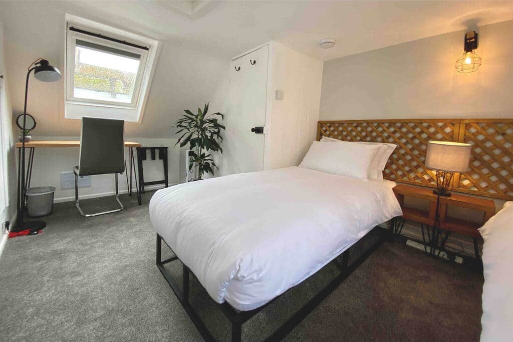 Bedroom 2 - 2 single beds - 2nd floor