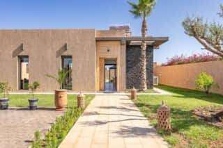 Villa Sanna, élégante avec piscine, jacuzzi & jeux — photo 40