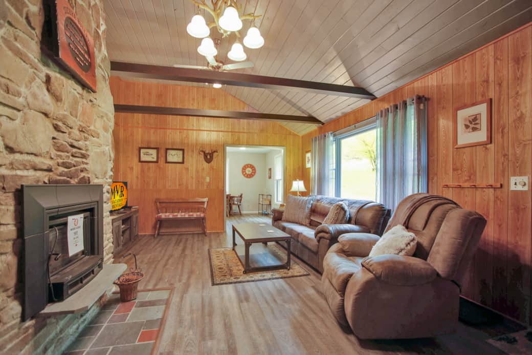 Sleeper sofa, recliner, WiFi, Smart TV FIREPLACE IS NOT FOR GUEST USE