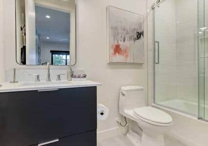 1st floor Ensuite full bathroom 1st floor Ensuite full bathroom