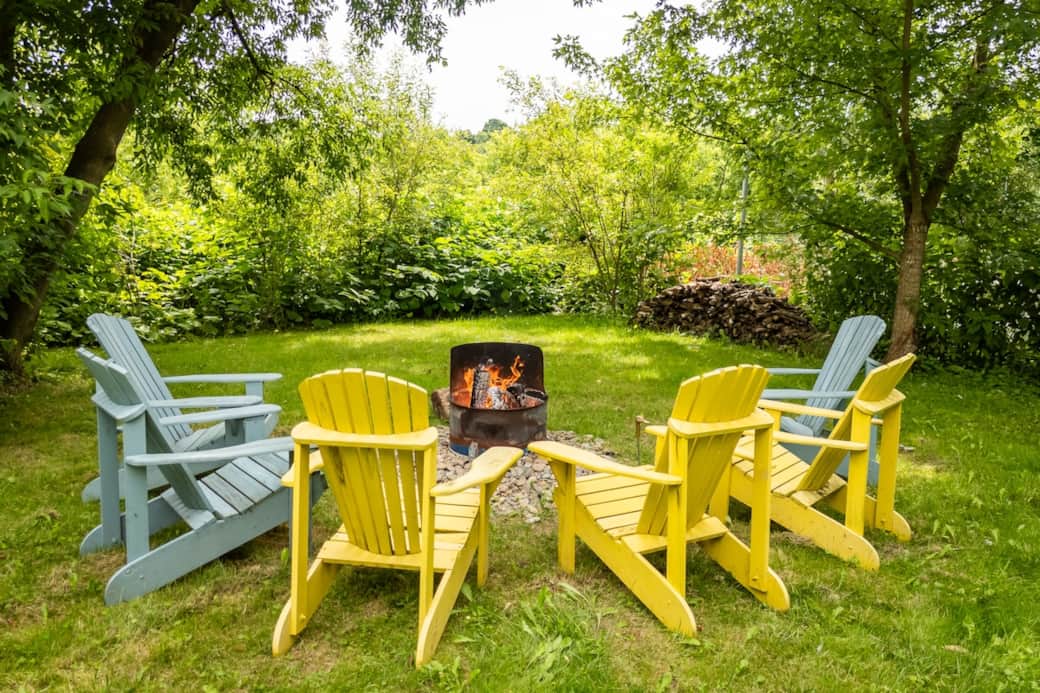Soirées conviviales autour du feu extérieur, chaises Adirondacks 