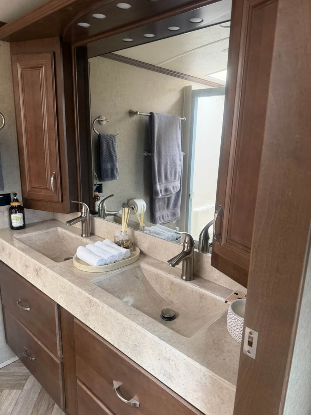 Double vanity bath