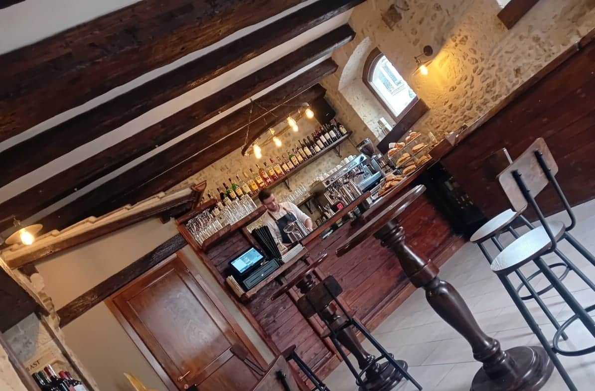 BAR-RISTORANTE IN LOCO