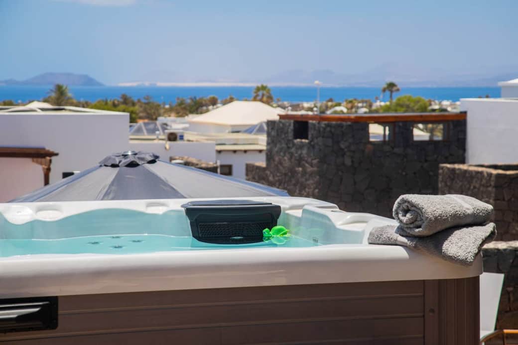 Panoramablick von der Villa Amana über den Ozean nach Fuerteventura.