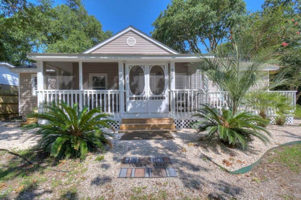 Front yard with beach feel