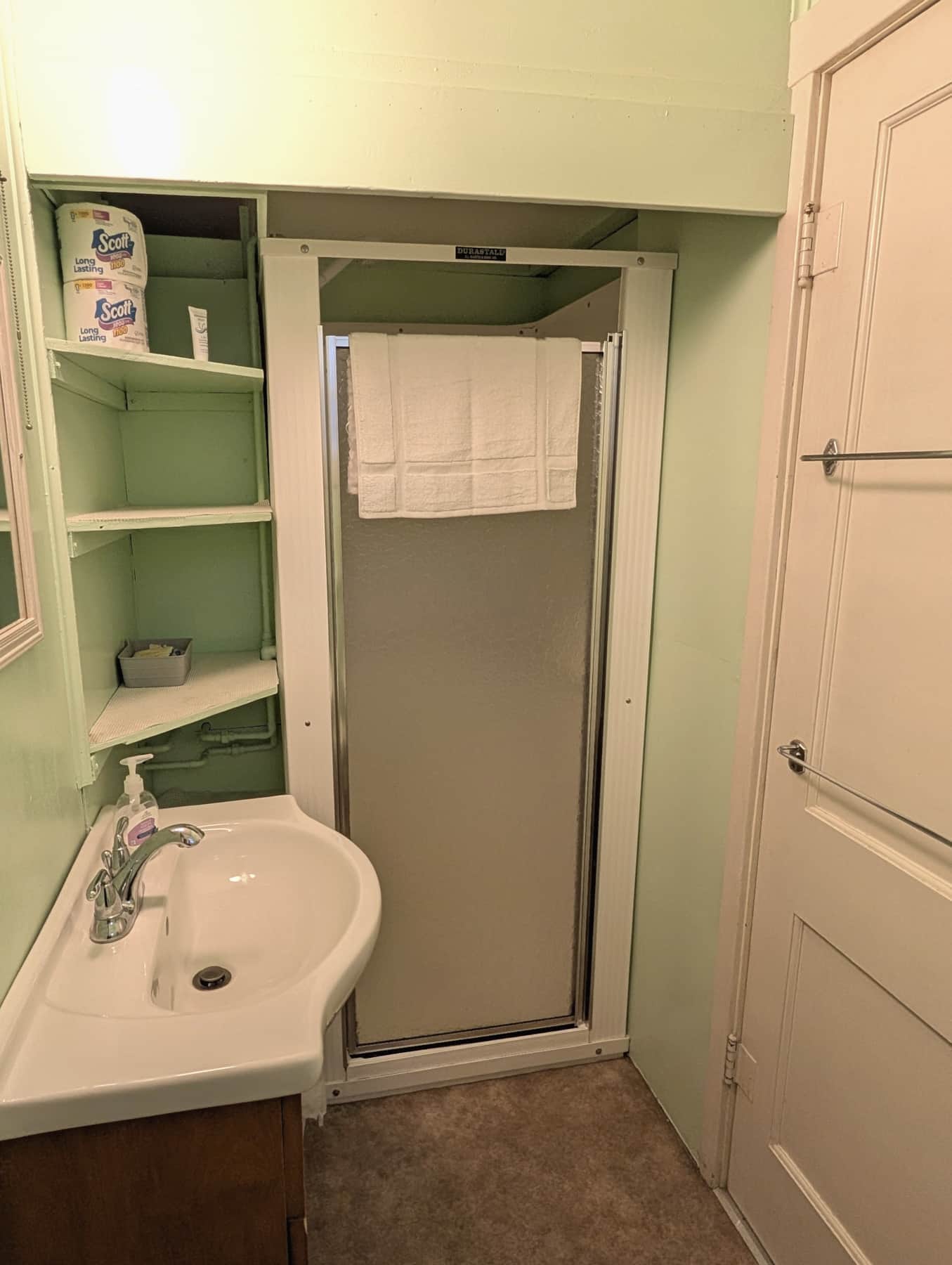 Sunflower - Full Bathroom.jpg