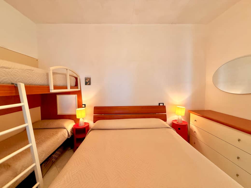 Camera matrimoniale + letto a castello