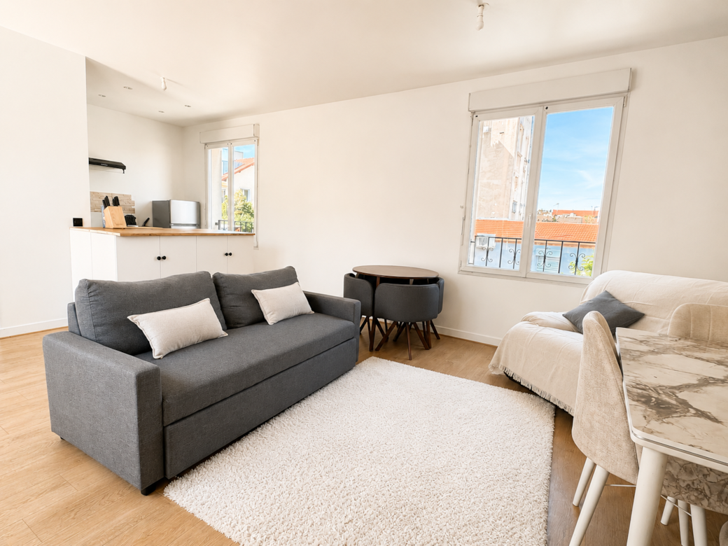 Cuisine ouverte équipée de Le Verdun, logement meublé près de Paris Cuisine ouverte équipée de Le Verdun, logement meublé près de Paris
