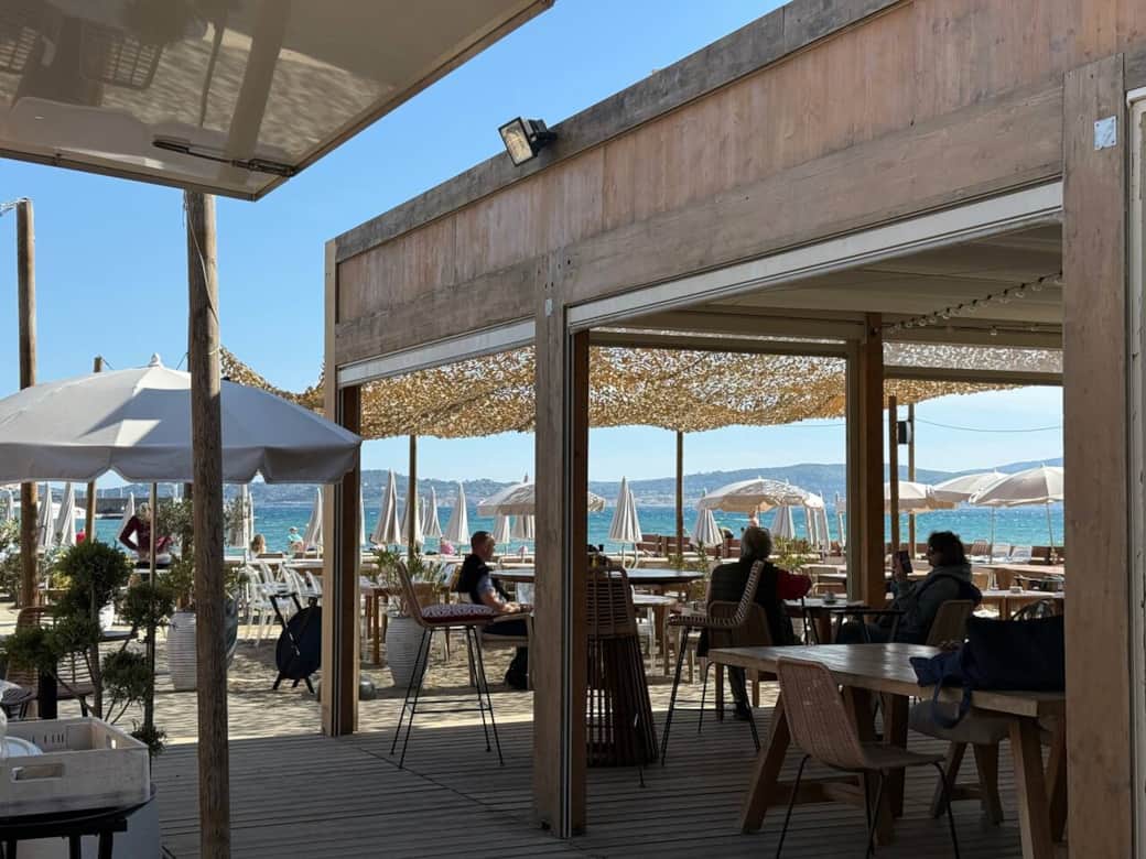 Nombreux restaurants de plage