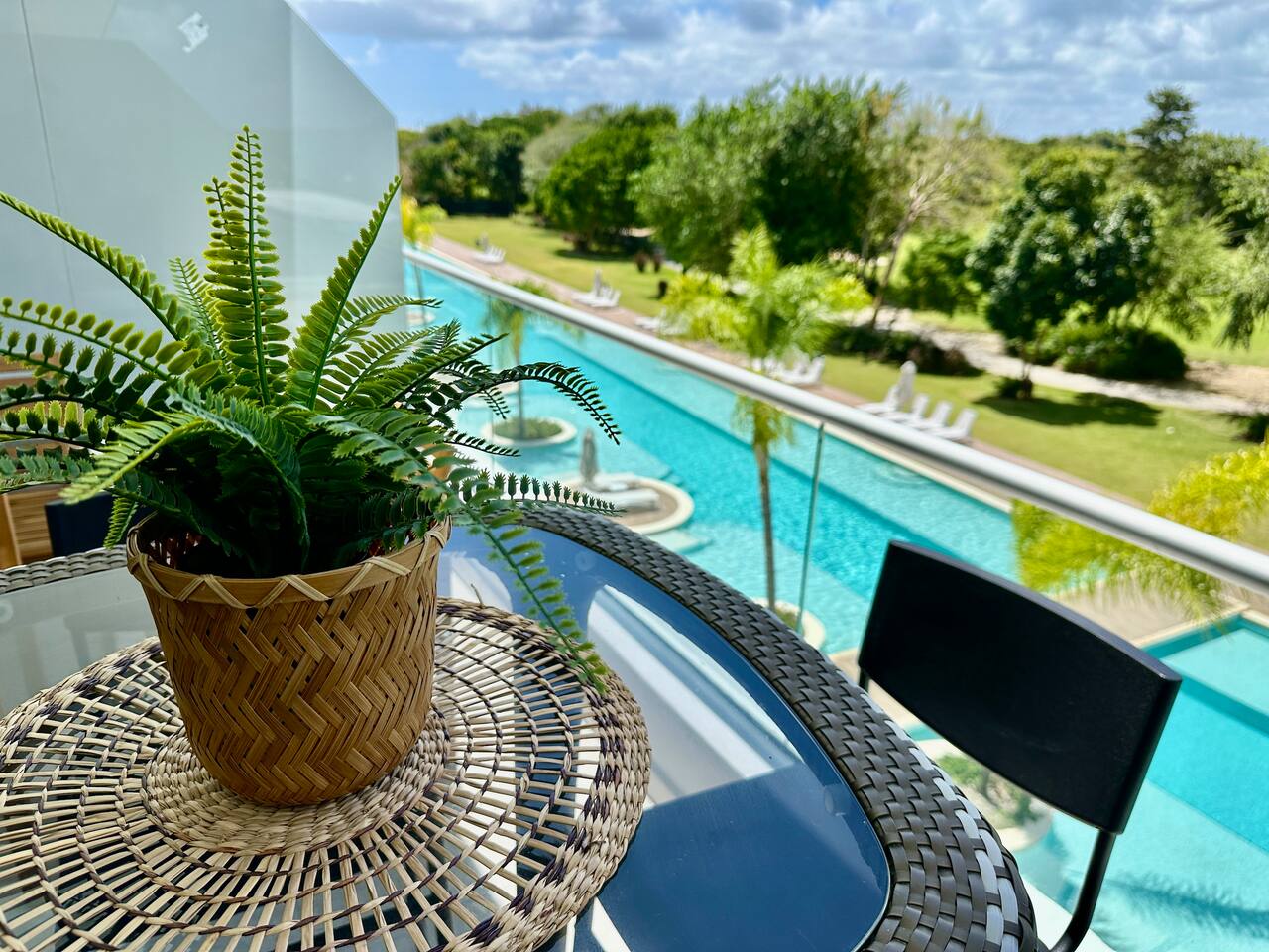 3rd Floor Pool view 1 BR condo Cana Rock Star