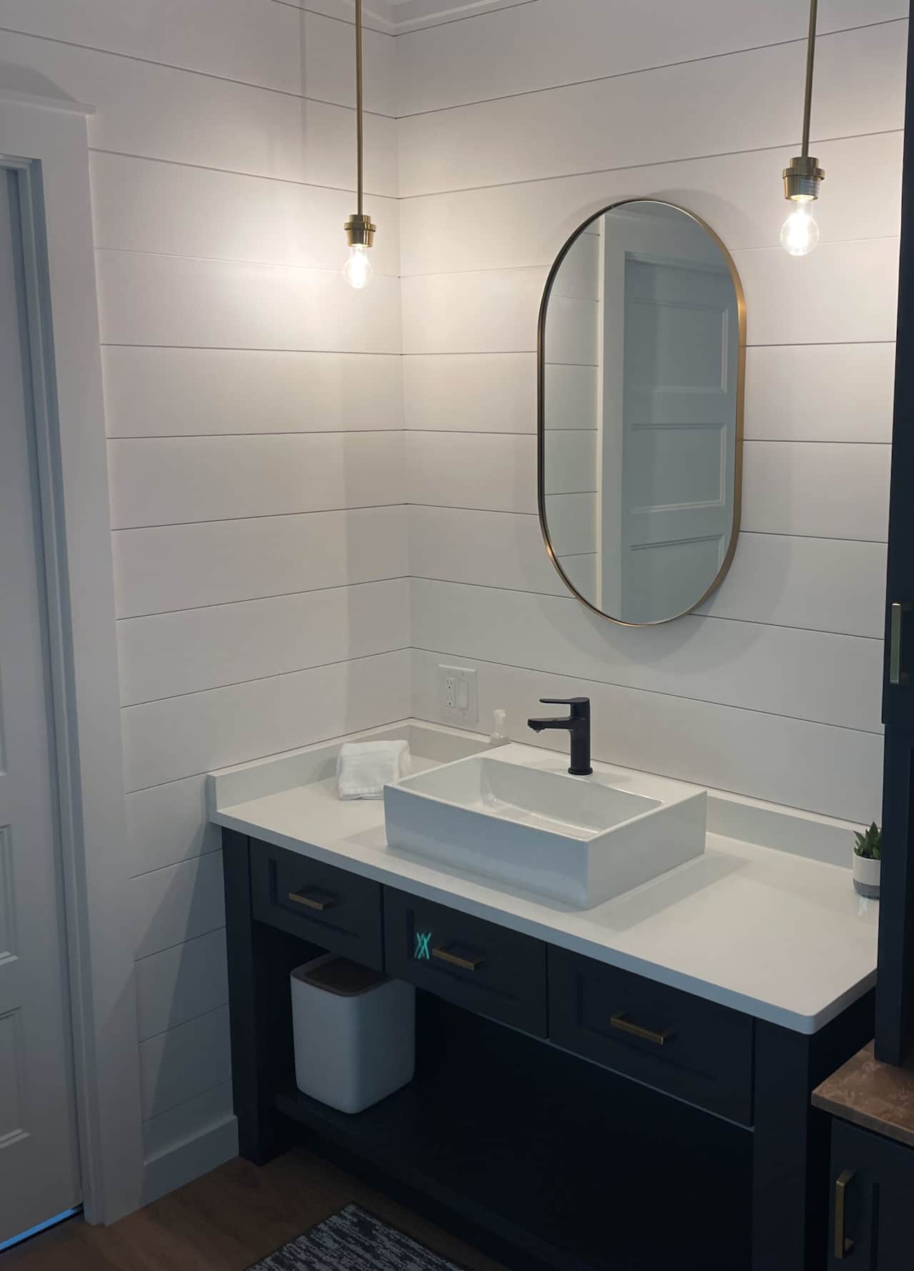 Sink / Vanity