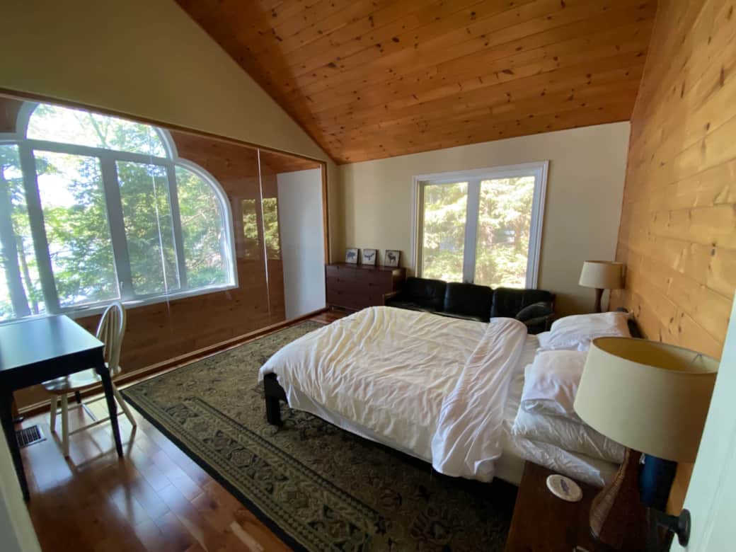 Master Bedroom, queen bed and workspace 