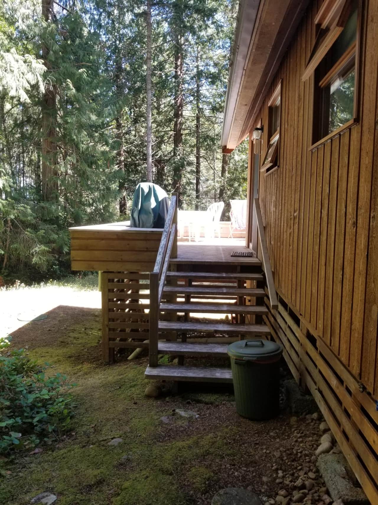 Back stairs to side of deck