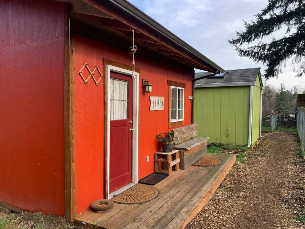 Relax and enjoy the goats on the front porch. Relax and enjoy the goats on the front porch.