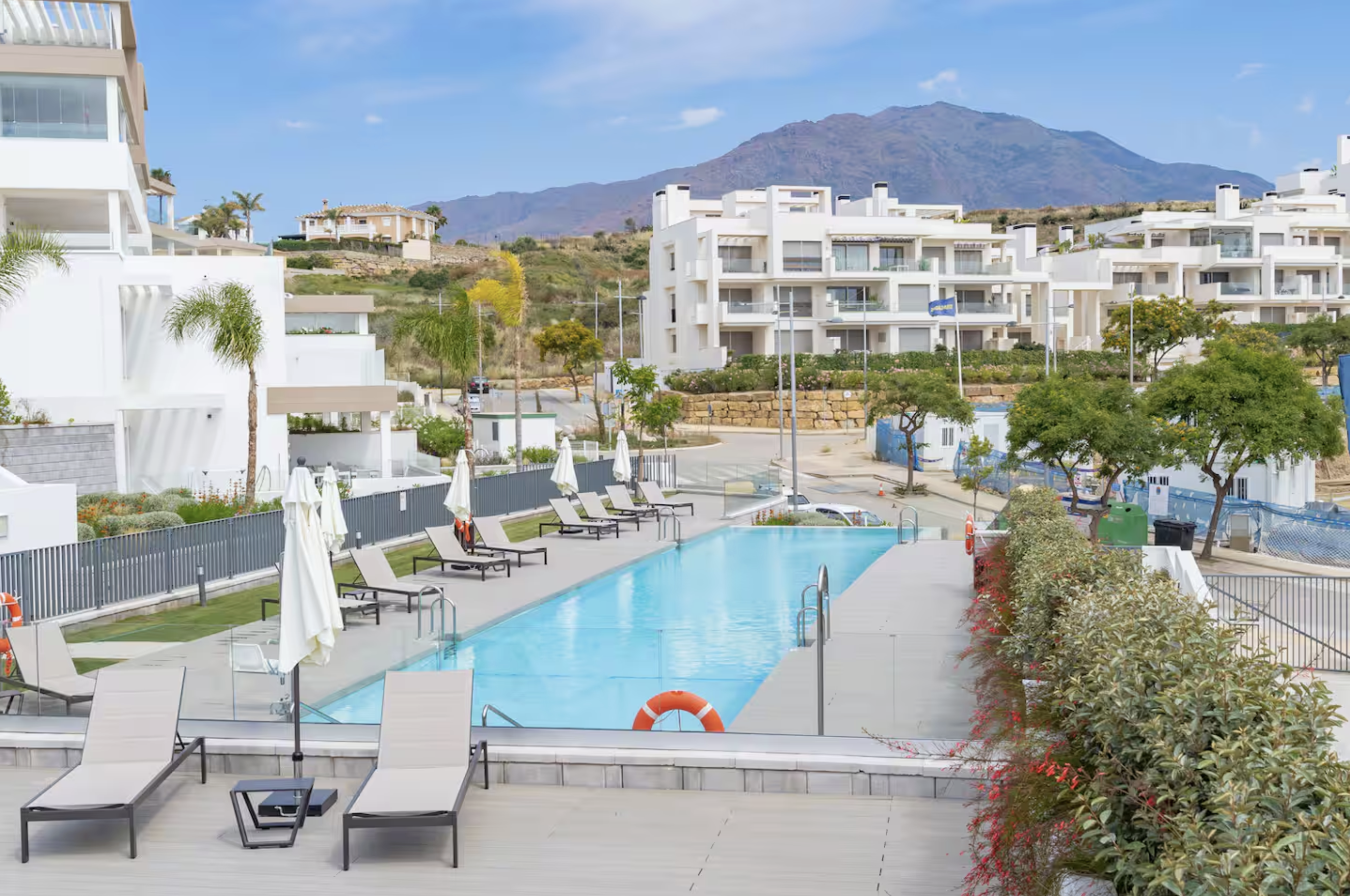 RDR530 - Bright & Stunning 2-Bed Apartment in Southbay