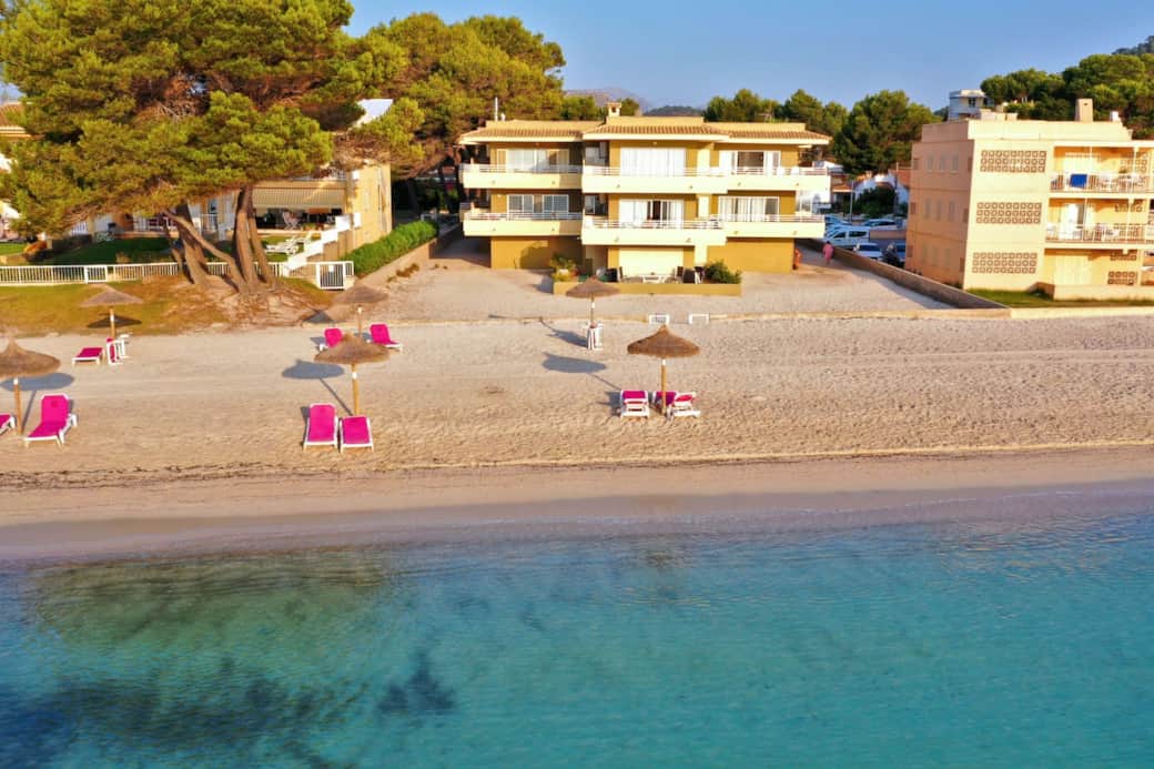 Exterior del edificio (vista desde la playa)