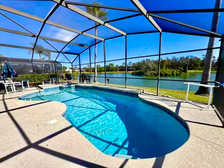 The pool can be heated (recommended between October and April) for an additional fee