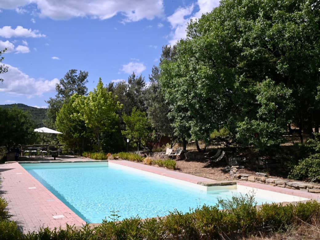 Großer Swimmingpool