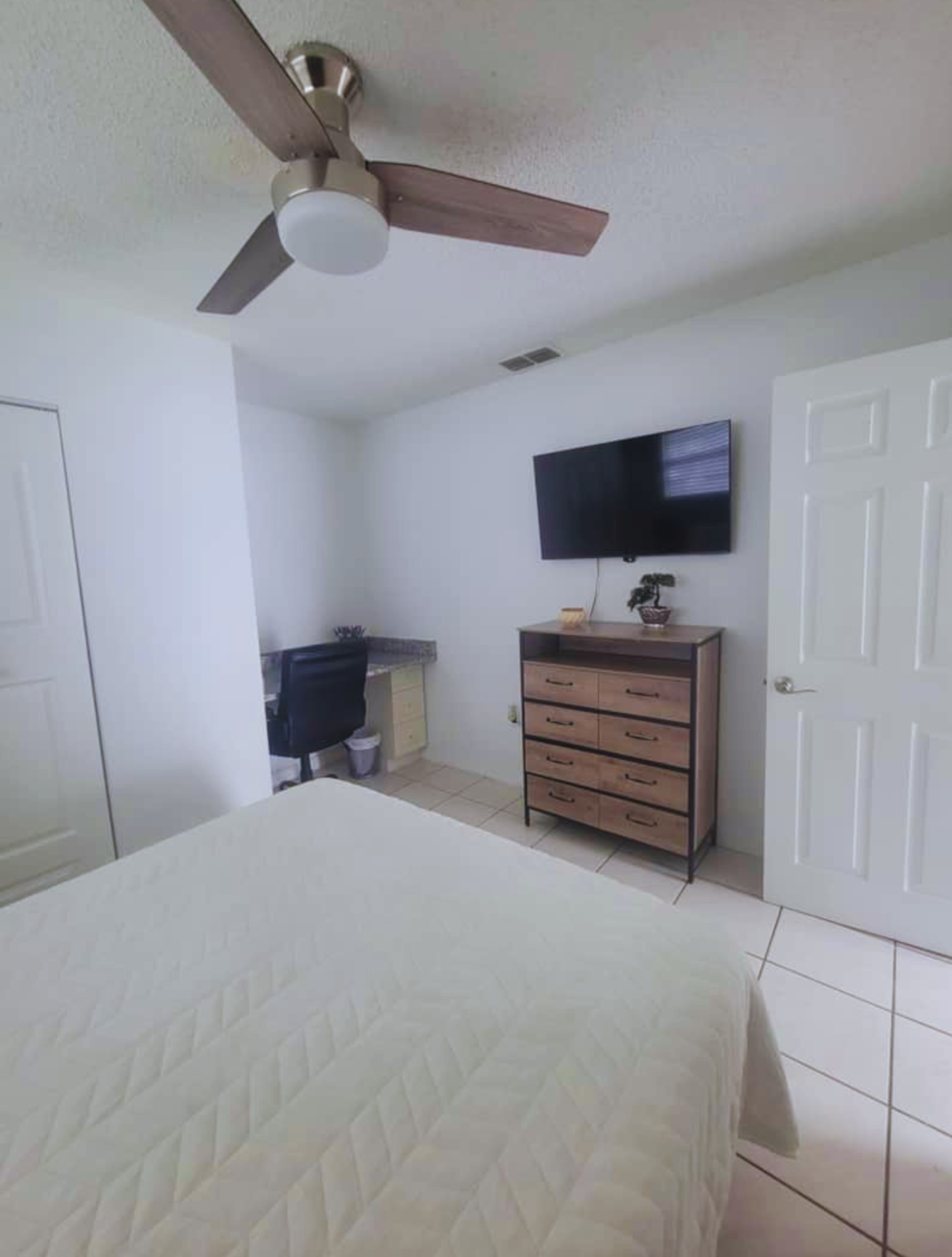 Functional room with workspace, TV and storage closet. Lakeland, FL