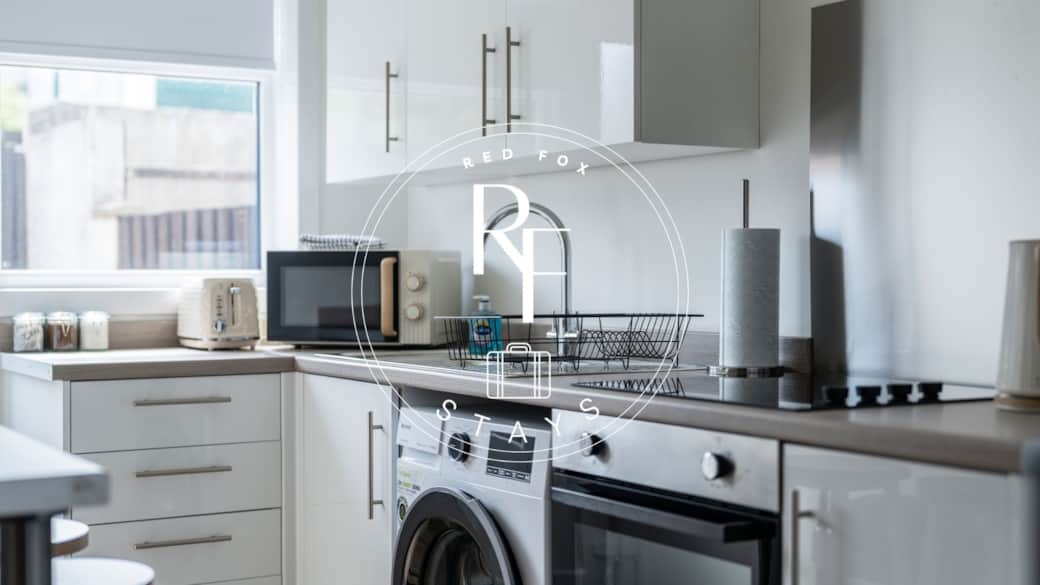 Fully Equipped Kitchen with Microwave and washing machine Fully Equipped Kitchen with Microwave and washing machine