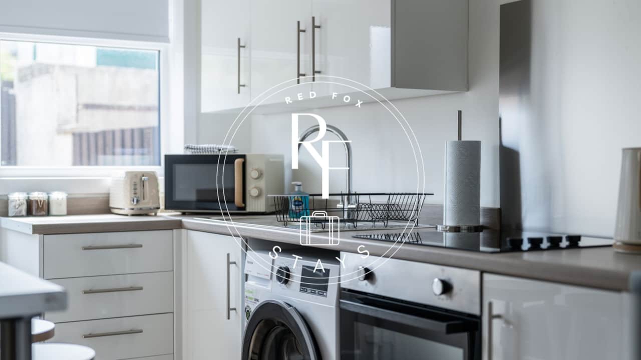 Fully Equipped Kitchen with Microwave and washing machine