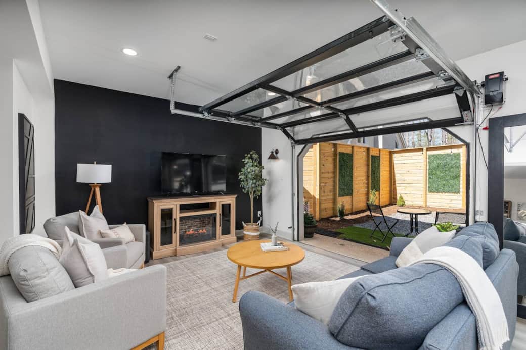 Nelly's Oasis // main living area