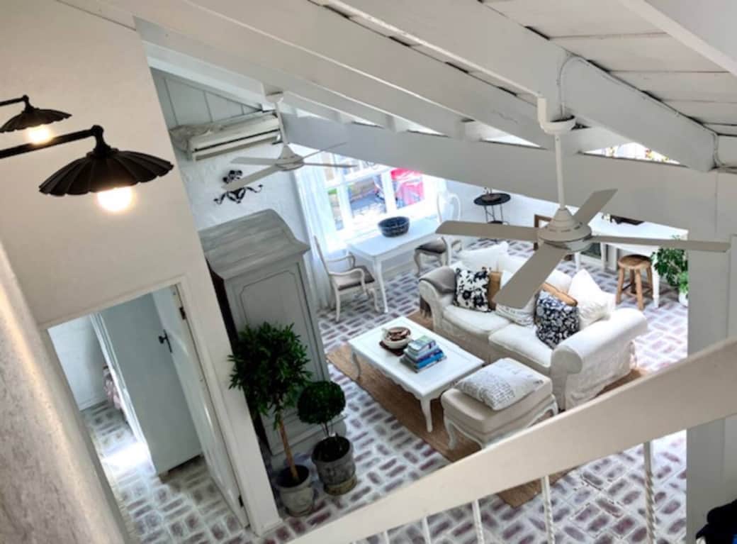 Sumptuous sofas and armchairsinvite relaxation Sumptuous sofas and armchairsinvite relaxation