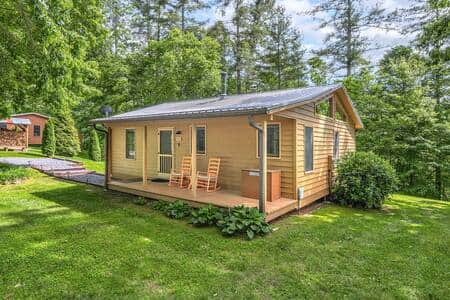 Couples Cabin with King bed and outdoor hot tub! — Madison County — vacation rental