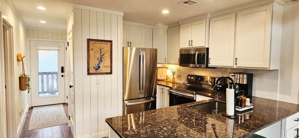 Fully Equipped Kitchen | Dishware/Flatware | Coffee maker & Coffee | New refrigerator with ice maker/filtered water | New Samsung oven and microwave | and Much More! Fully Equipped Kitchen | Dishware/Flatware | Coffee maker & Coffee | New refrigerator with ice maker/filtered water | New Samsung oven and microwave | and Much More!