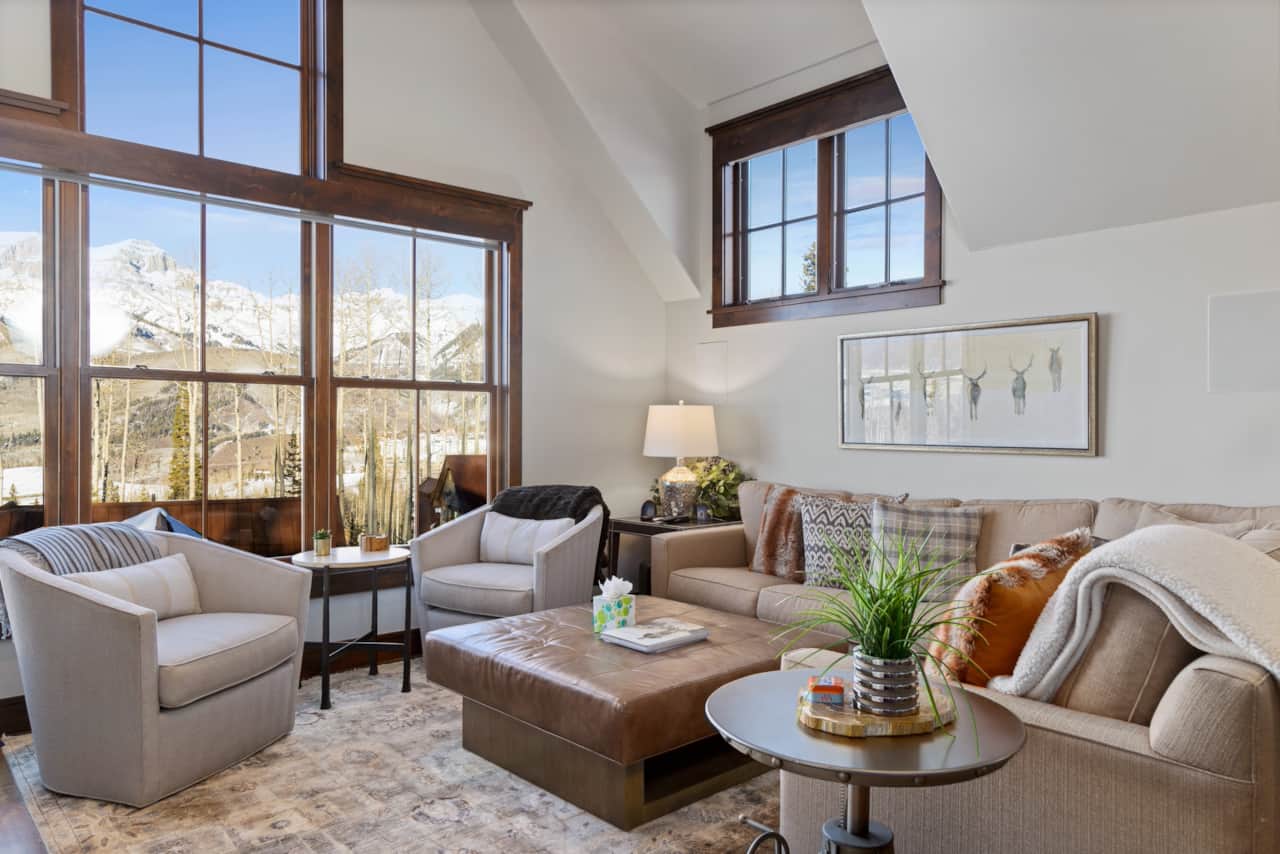 Living room at the Veranda at Trails Edge with unobstructed mountain views and A/C