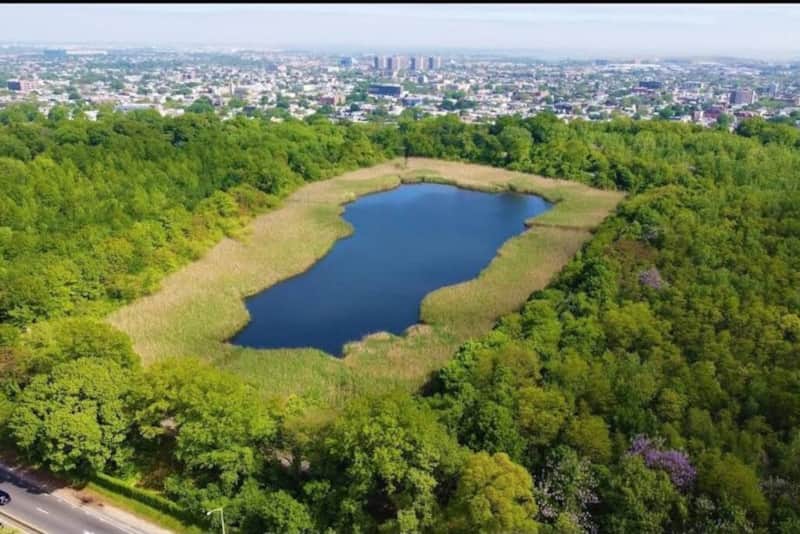 Trail and water view at Ridgewood Reservoir inside Highland Park