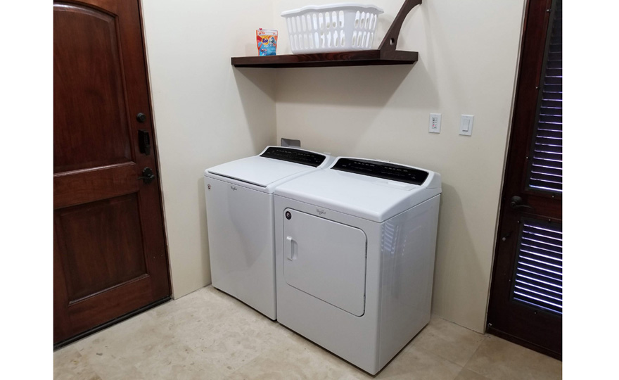 Washer/dryer available
