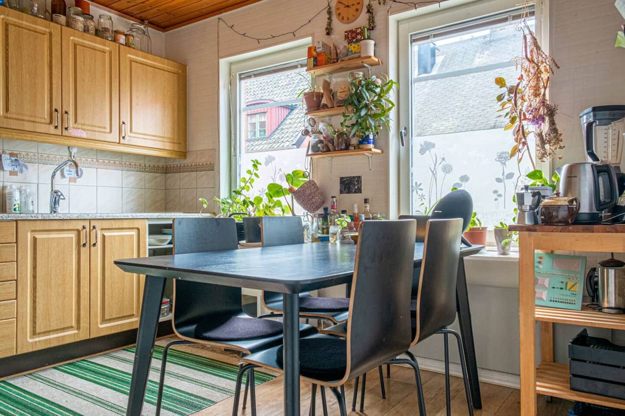 Kitchen & Dining area