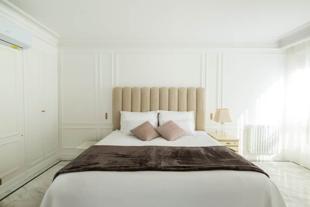 主寝室にはダブルベットが御座います。