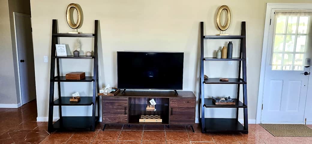 Entertainment wall