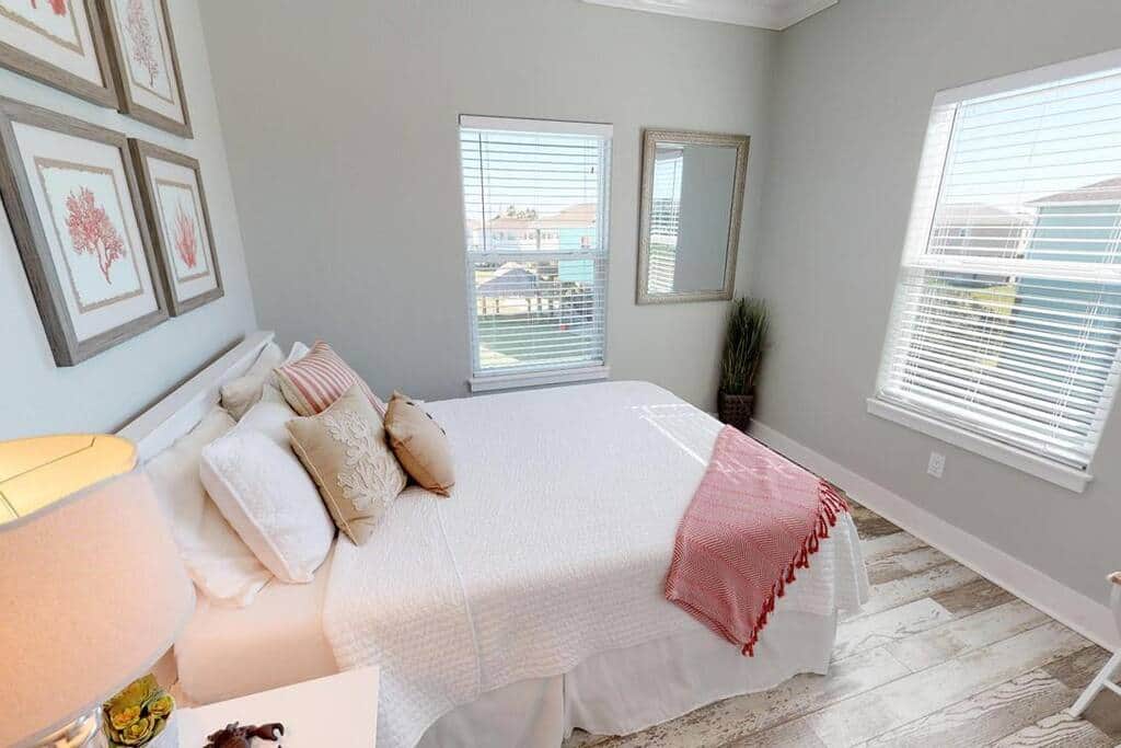Second Bedroom - Queen Bed