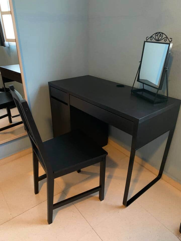 work desk in main bedroom / Escritorio en habitación principal work desk in main bedroom / Escritorio en habitación principal