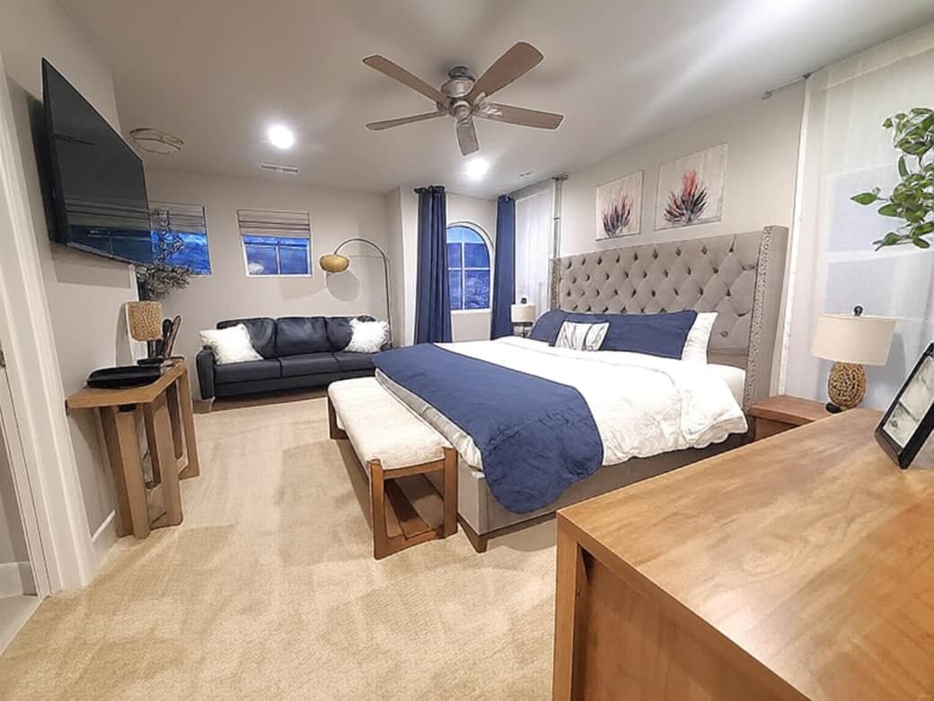 HUGE Master Suite w/ Bath Retreat HUGE Master Suite w/ Bath Retreat