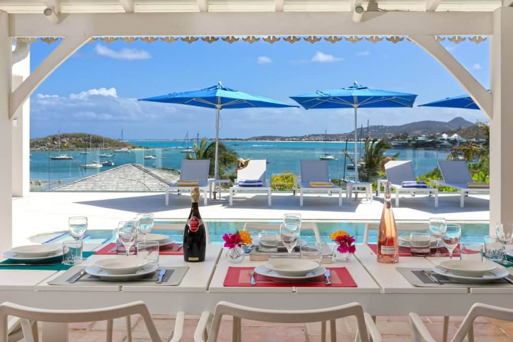 Outdoor dining table with views of the pool and sea Azur