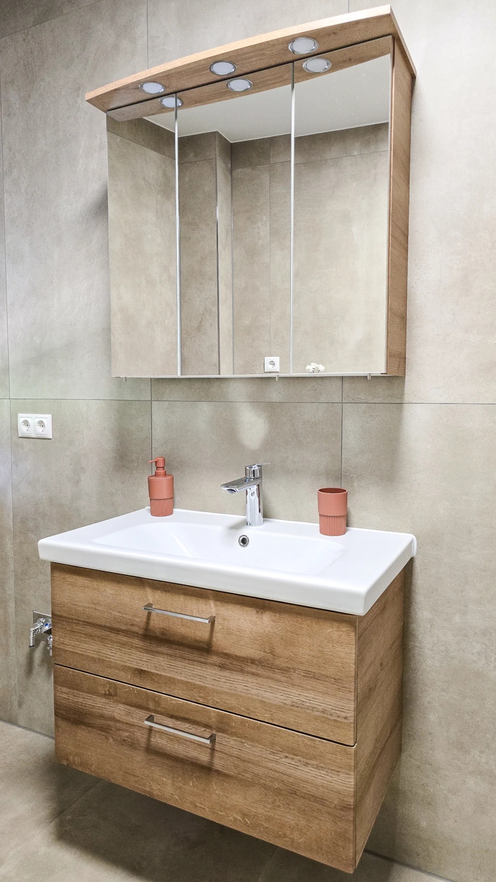 frensdorf-apartments-a1-badezimmer-waschbecken.png