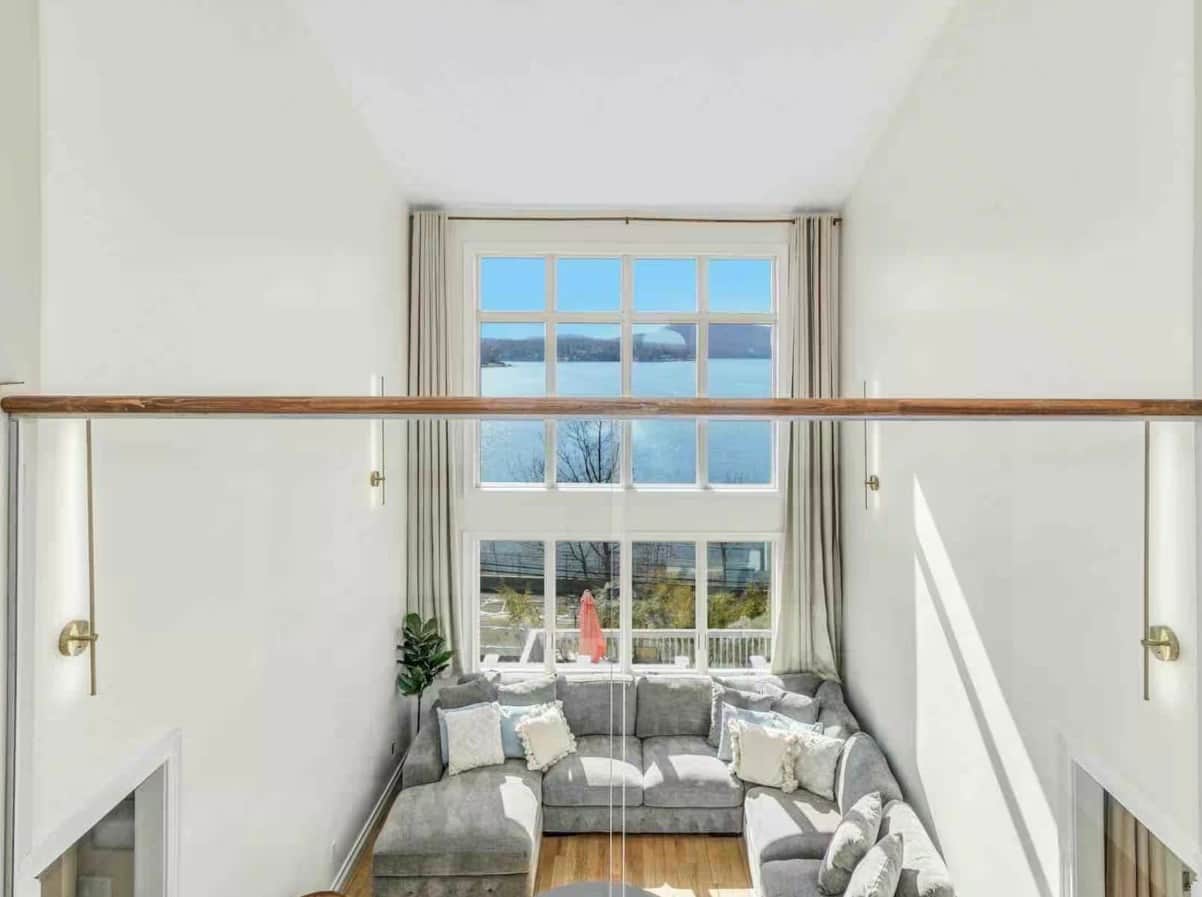 ・Sleeps 16 ・3 Bedrooms ・3 Bathrooms ・Sleeps 16 ・3 Bedrooms ・3 Bathrooms