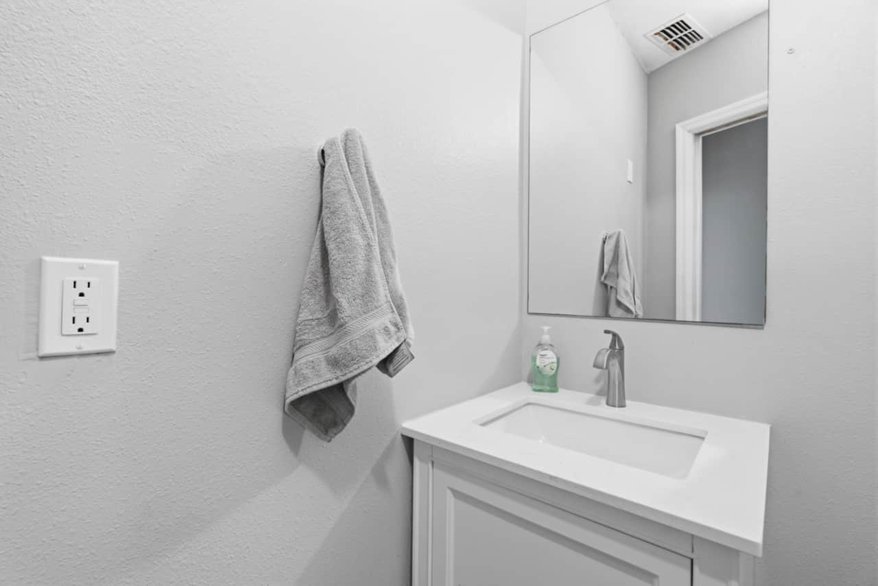 Bathroom5HalfBath.jpg