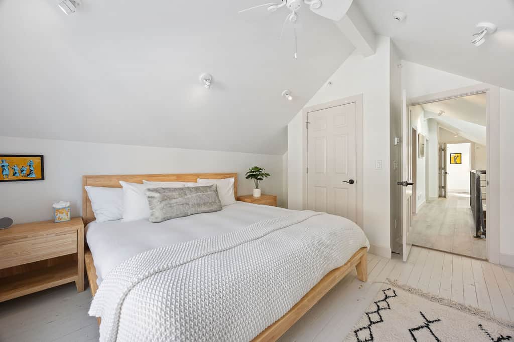 King bed in north bedroom
