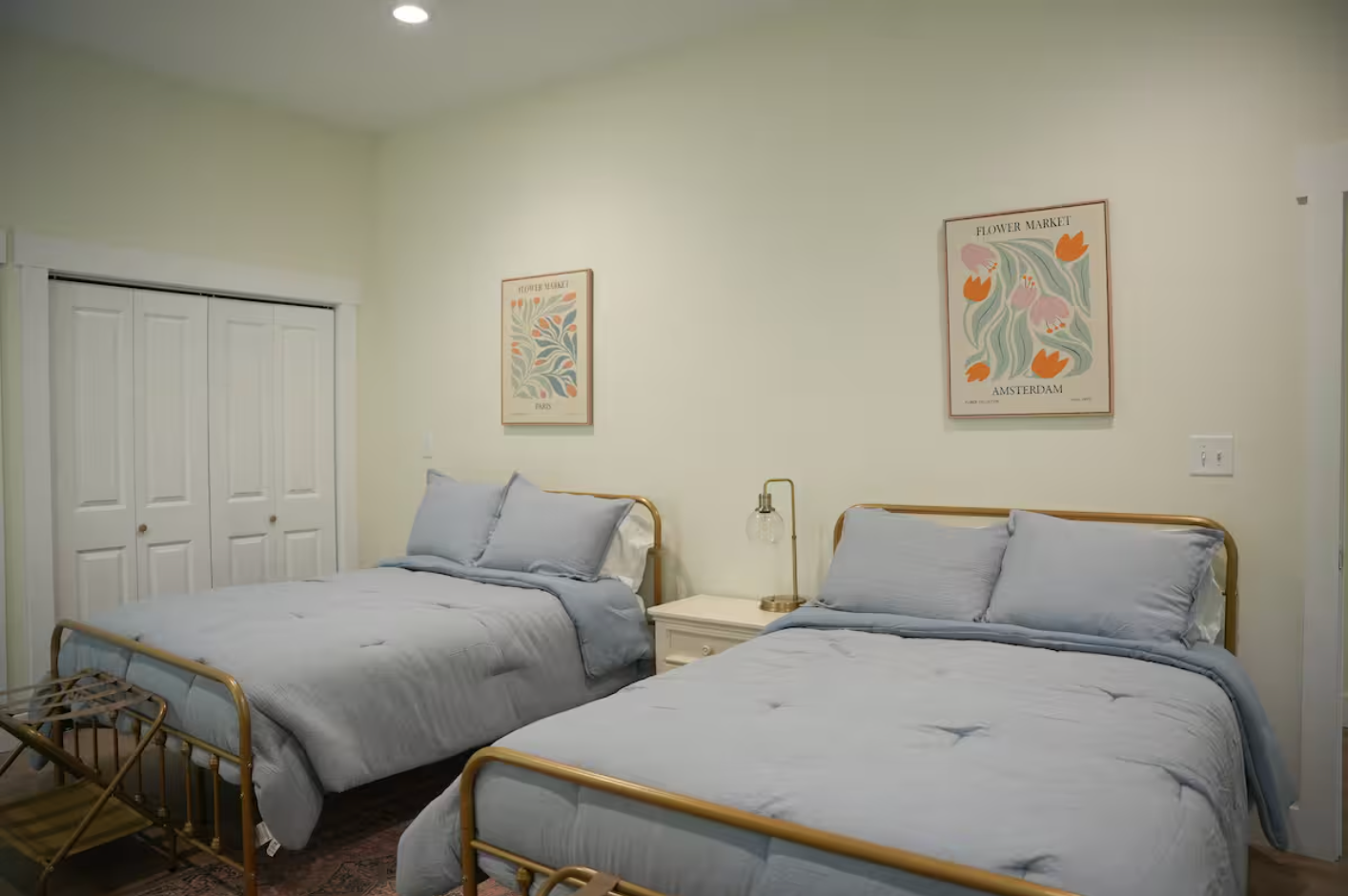 2nd bedroom with two queen beds