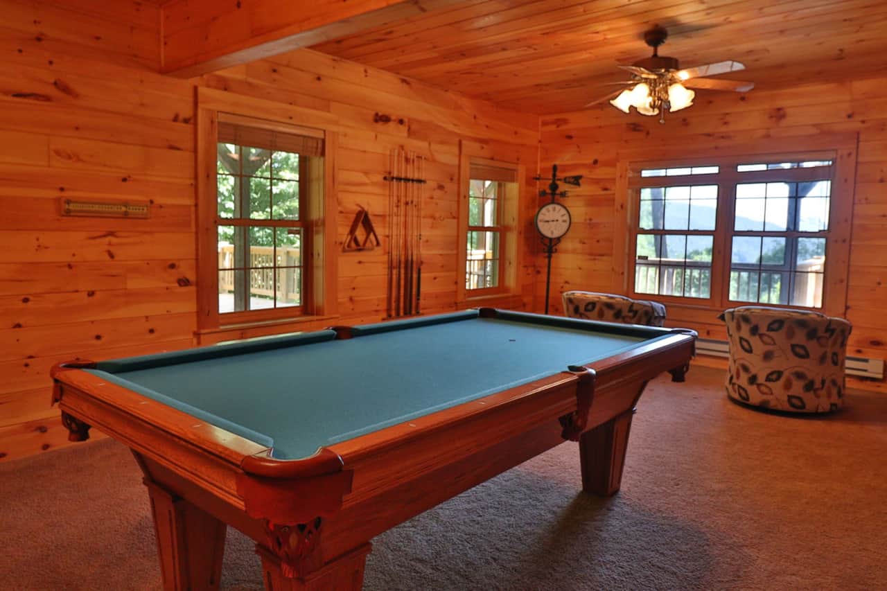 Mountain Gem - Game room with regulation size pool table