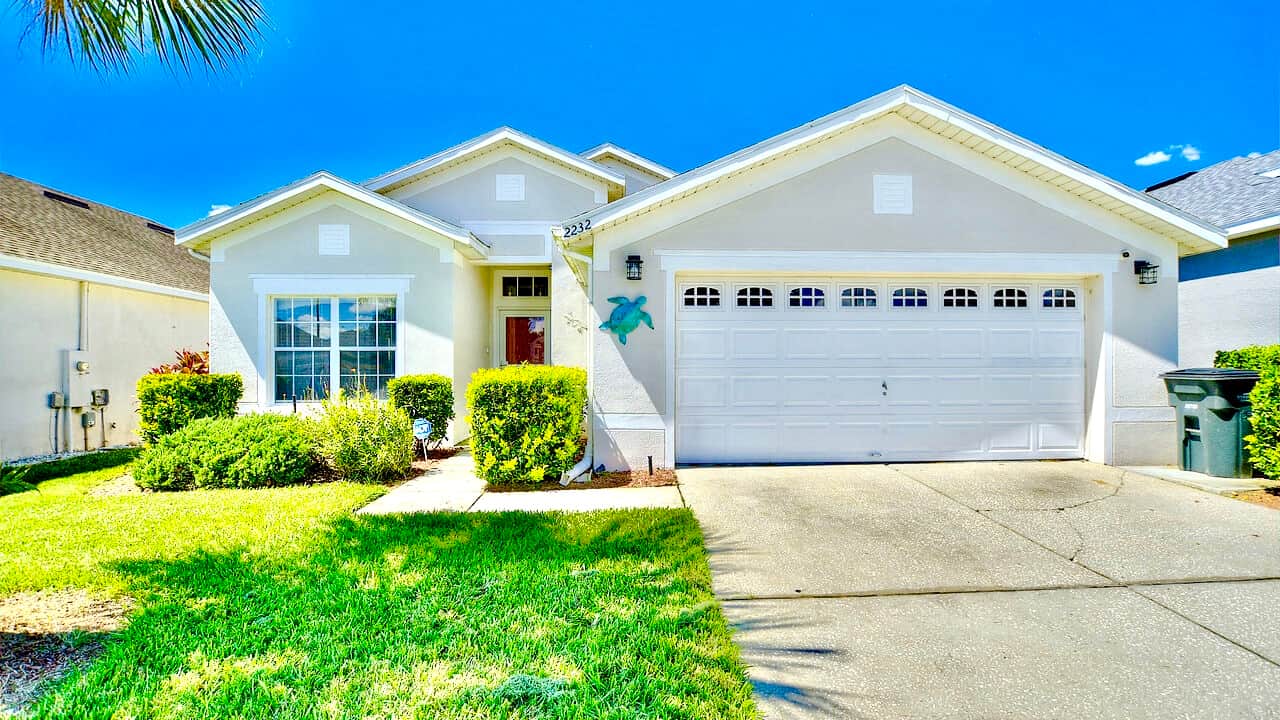 Your 4 bed & 2 full bath villa located on Wyndham Palms Way