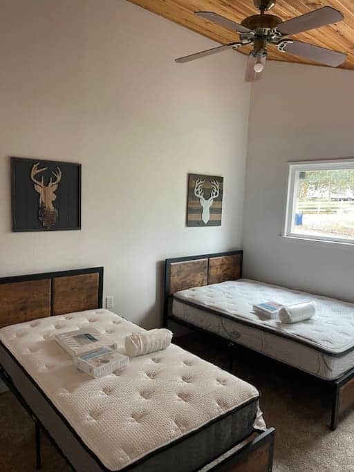 3rd Bedroom. 1-full and 1-twin. Sleeps 3 people 3rd Bedroom. 1-full and 1-twin. Sleeps 3 people