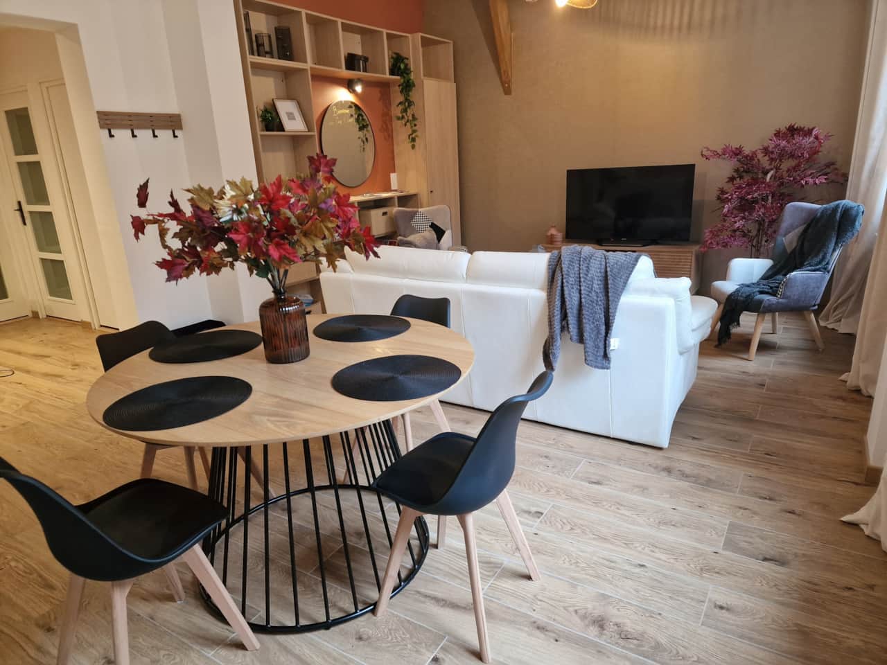 SALLE SALON CAP OUEST AUTOMNE.jpg