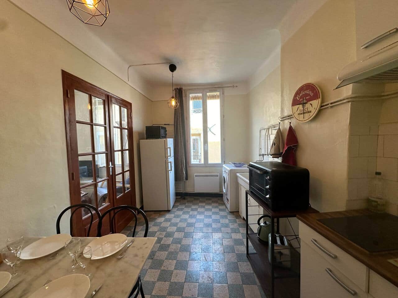 cuisine, four, table à manger, réfrigérateur, machine à laver
